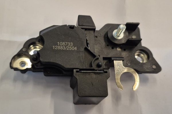 Regler (1986AE0121) (F00M144129)