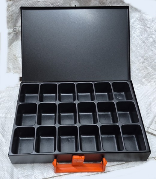 Blechkasten 18-fach unbestueckt (487000008)
