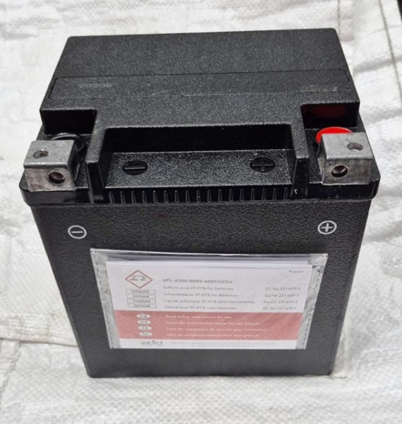 Batterie AGM 12V 30 Ah + Rechts (57953033)